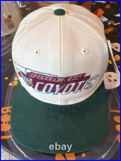 Wayne Gretzky autographed hat with authentication from JSA