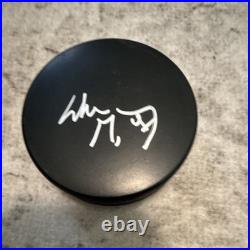 Wayne Gretzky autographed hockey puck authenticated by Global Authentics