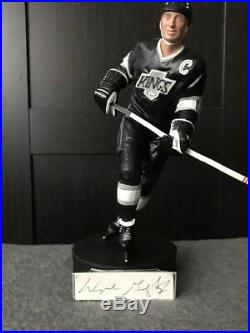 Wayne Gretzky (rare) Auto Signed Gartlan USA Figurine Los Angeles Kings