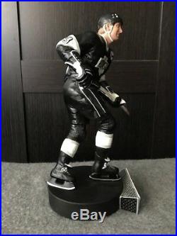 Wayne Gretzky (rare) Auto Signed Gartlan USA Figurine Los Angeles Kings