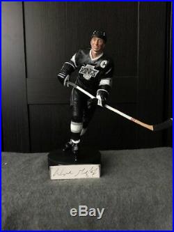 Wayne Gretzky (rare) Auto Signed Gartlan USA Figurine Los Angeles Kings