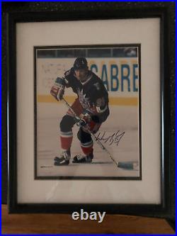 Wayne Gretzky signed 8X10 Photo Upper Deck Authenticated