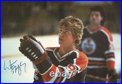 Wayne Gretzky signed autographed magazine photo! AMCo! 10745
