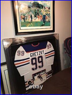 Wayne Gretzky signed framed and Signed Hockey Puck & JerseyJSA