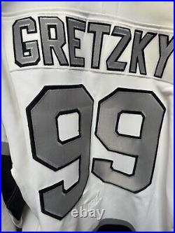 Wayne gretzky autographed jersey