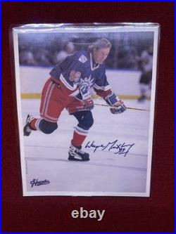Wayne gretzky autographed picture Plus Card Lot