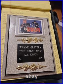 Wayne gretzky autographed plaque