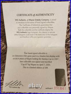 Wayne gretzky autographed puck in shadow box