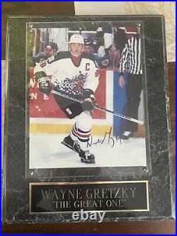 Wayne gretzky autographed signed photo In Plaque